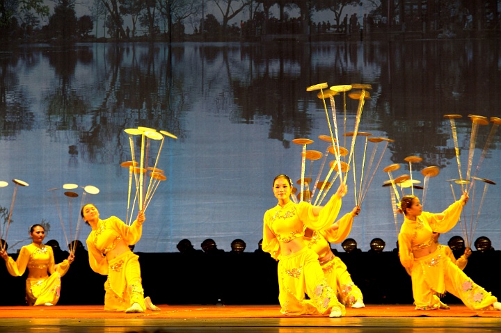 Acrobats09.JPG