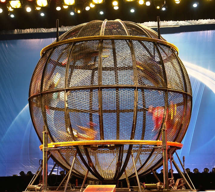 Acrobats27.JPG