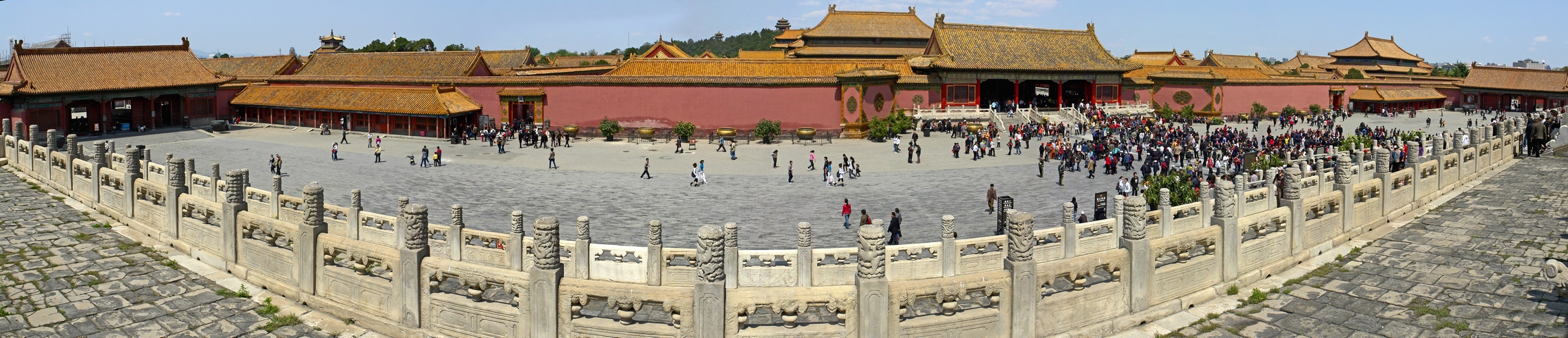 Beijing21.jpg - 5 images, Size: 11602 x 2497, FOV: 162.42 x 33.48, RMS: 3.06, Lens: Standard, Projection: Cylindrical, Color: LDR