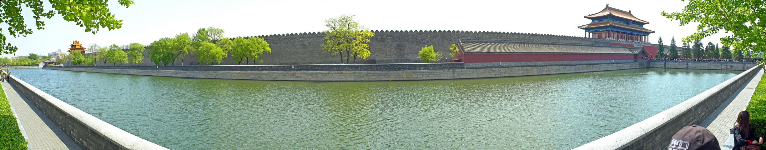 Beijing35.jpg - 4 images, Size: 12224 x 2395, FOV: 182.59 x 34.61, RMS: 1.97, Lens: Standard, Projection: Cylindrical, Color: LDR