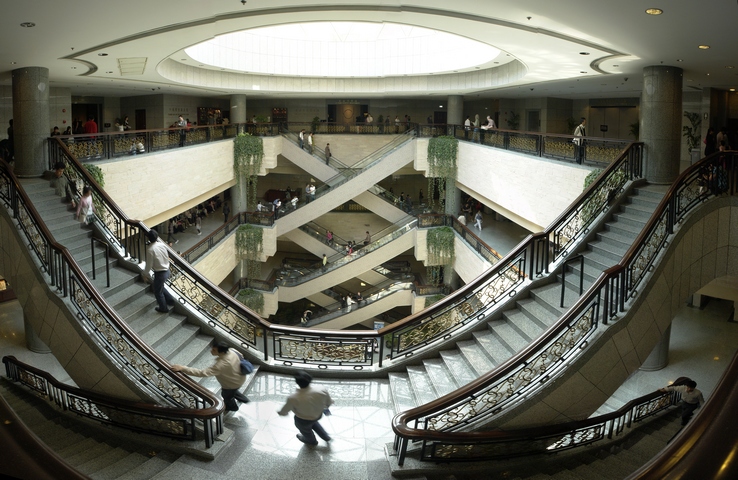 Museum01.jpg - 9 images, Size: 7375 x 4456, FOV: 135.21 x 81.70, RMS: 3.73, Lens: Standard, Projection: Spherical, Color: LDR